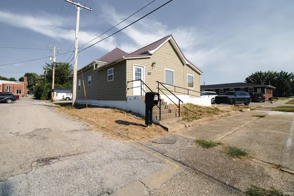 715 Chestnut ST, Mount Carmel, IL 62863