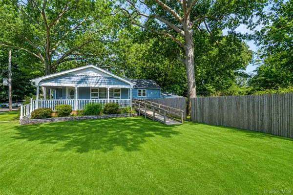 3 Curtis DR, Sound Beach, NY 11789