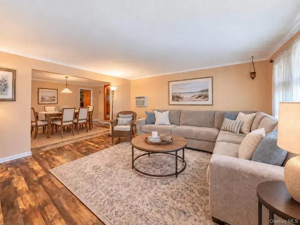 3 Curtis DR, Sound Beach, NY 11789