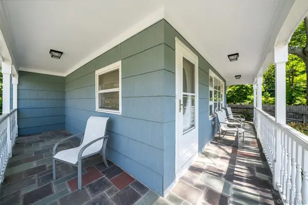 3 Curtis DR, Sound Beach, NY 11789