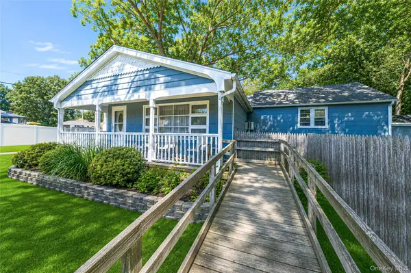 3 Curtis DR, Sound Beach, NY 11789