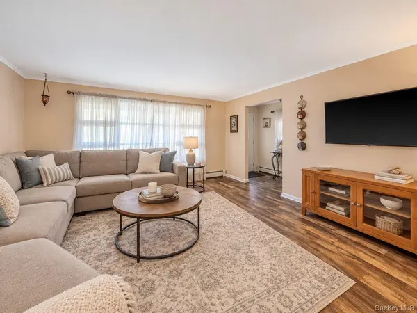 3 Curtis DR, Sound Beach, NY 11789