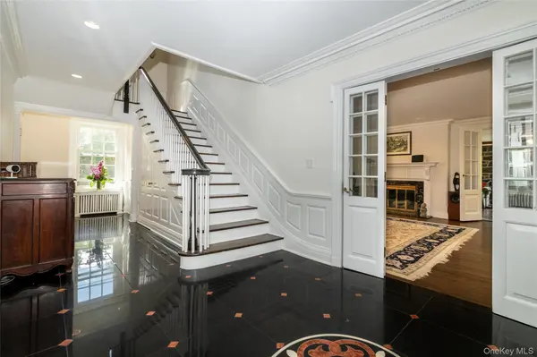 209 Beechmont DR, New Rochelle, NY 10804