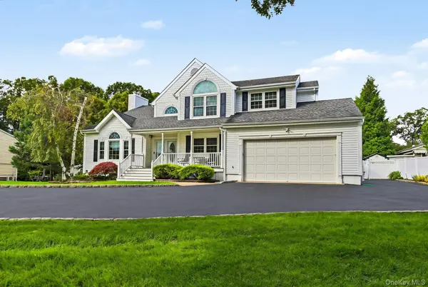 26 Layton LN, Centereach, NY 11720