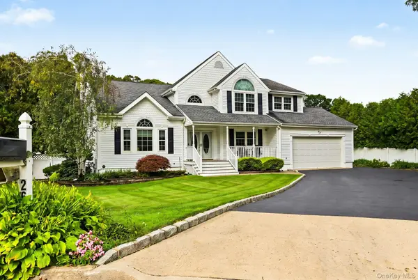 26 Layton LN, Centereach, NY 11720