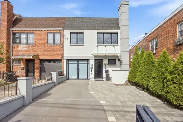 20-10 Hazen ST, East Elmhurst, NY 11370
