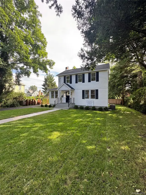 118 Willow ST, Roslyn Heights, NY 11577