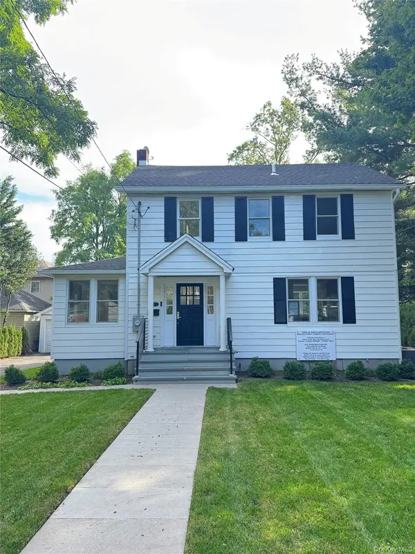 118 Willow ST, Roslyn Heights, NY 11577