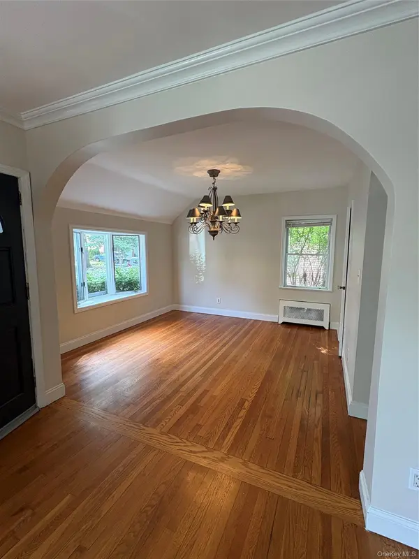 54 Vanderbilt AVE, Floral Park, NY 11001