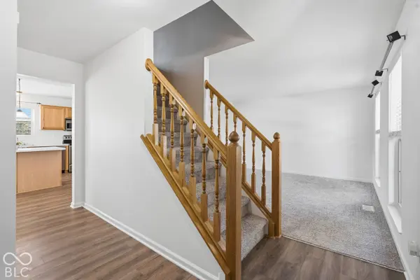 8567 Knoll XING, Fishers, IN 46038