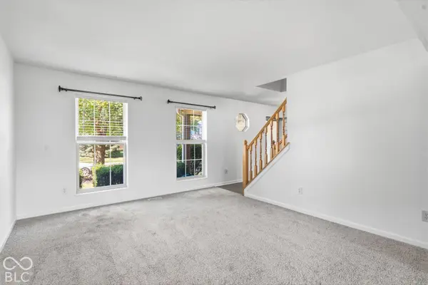 8567 Knoll XING, Fishers, IN 46038