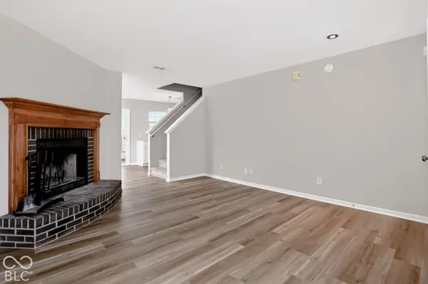 72 Winterwood DR, Greenwood, IN 46143