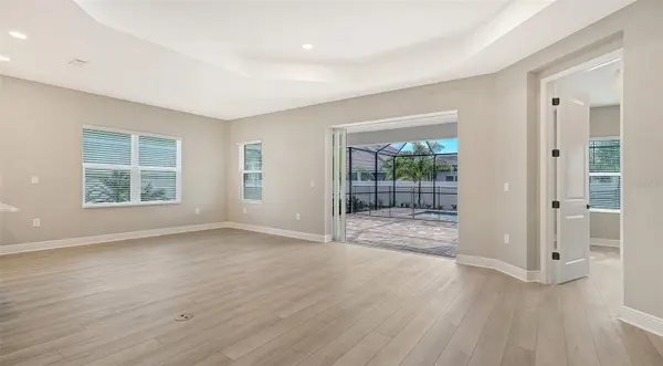 8201 SCARLETBUSH DR, Sarasota, FL 34240