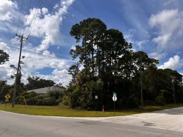 Address not disclosed, Edgewater, FL 32141