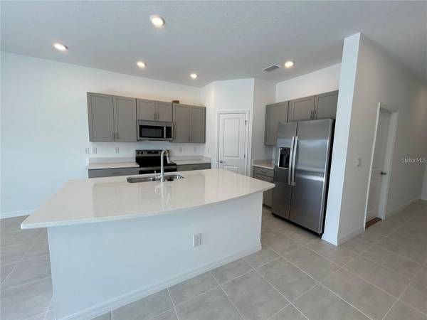 2287 PARAVANE WAY, Wesley Chapel, FL 33543
