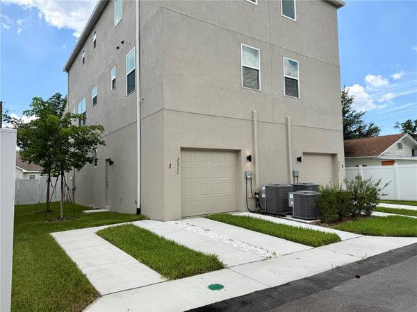 2711 W NORTH B ST #1, Tampa, FL 33609