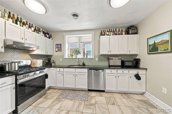 7379 Amherst AVE, St Louis, MO 63130
