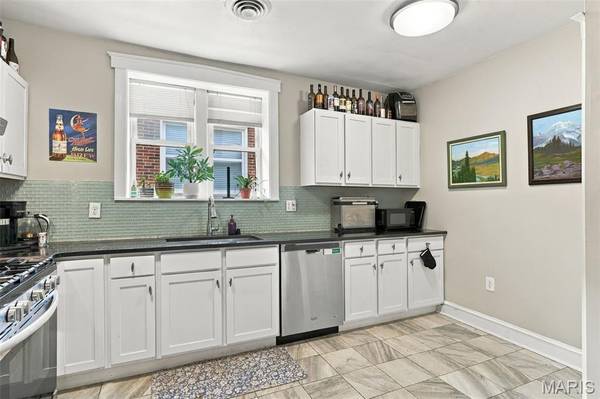 7379 Amherst AVE, St Louis, MO 63130