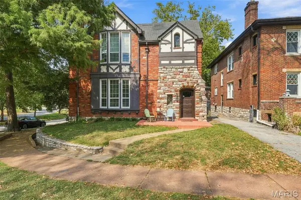 7379 Amherst AVE, St Louis, MO 63130