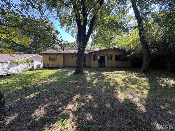 475 Waterford DR, Florissant, MO 63033
