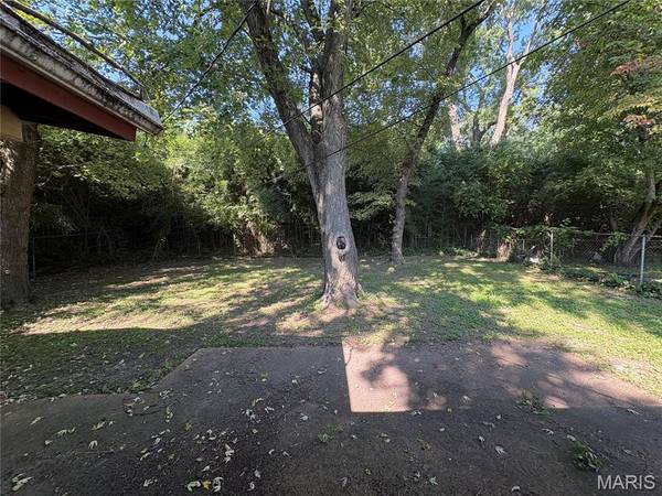 475 Waterford DR, Florissant, MO 63033