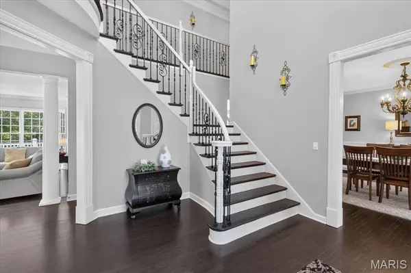 17915 White Robin CT, Chesterfield, MO 63005