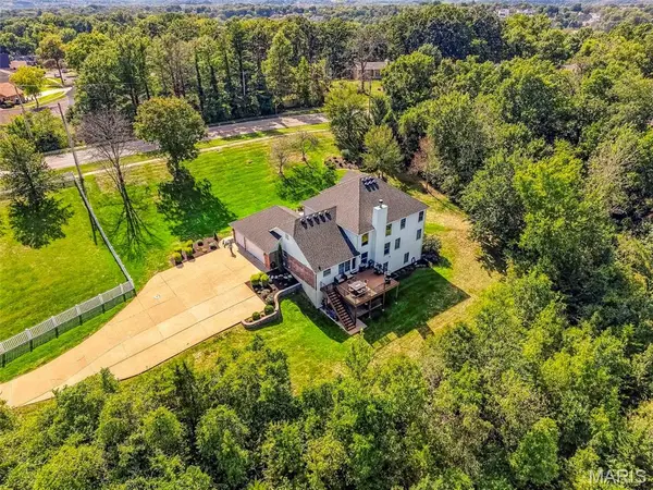 4964 Sunset Oaks LN, St Louis, MO 63128