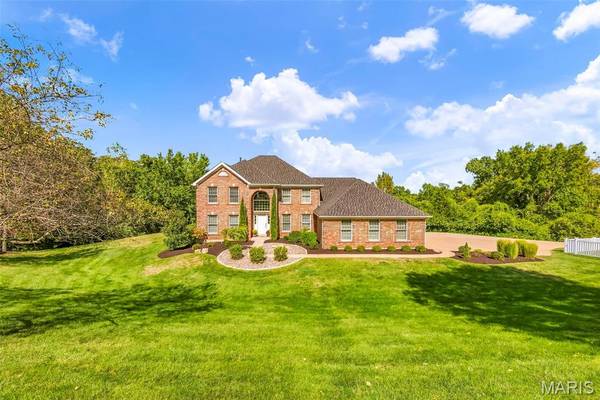 4964 Sunset Oaks LN, St Louis, MO 63128