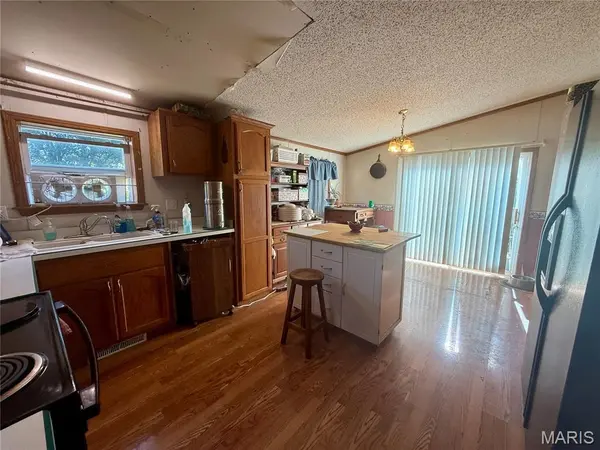 12044 Old 79, New London, MO 63459