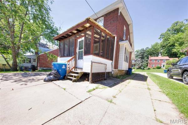 3056 Bellerive DR, Bel-nor, MO 63121