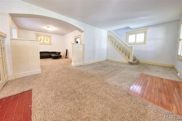 3056 Bellerive DR, Bel-nor, MO 63121