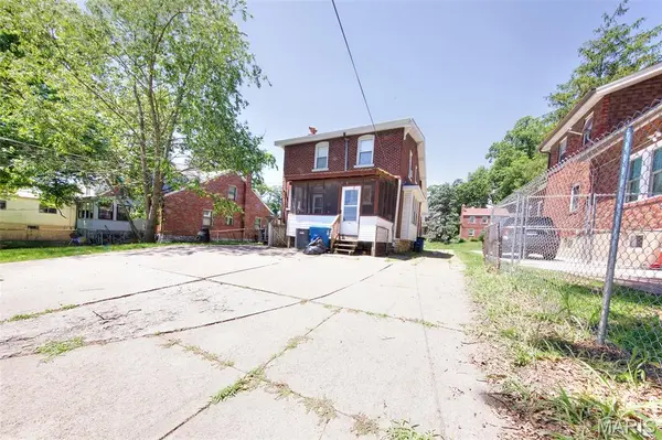 3056 Bellerive DR, Bel-nor, MO 63121