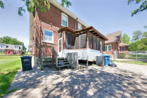 3056 Bellerive DR, Bel-nor, MO 63121
