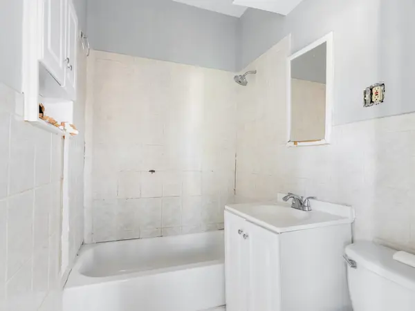 9338 S Marquette AVE, Chicago, IL 60617