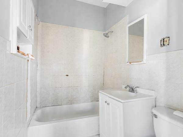 9338 S Marquette AVE, Chicago, IL 60617