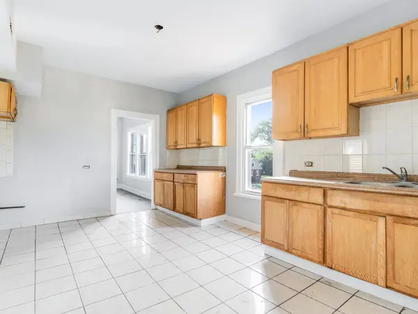 9338 S Marquette AVE, Chicago, IL 60617