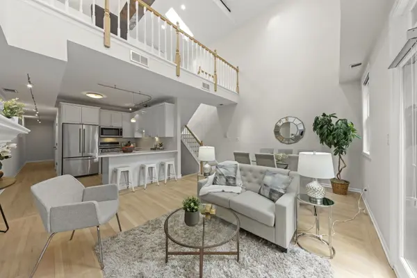 3534 N Reta AVE #3, Chicago, IL 60657