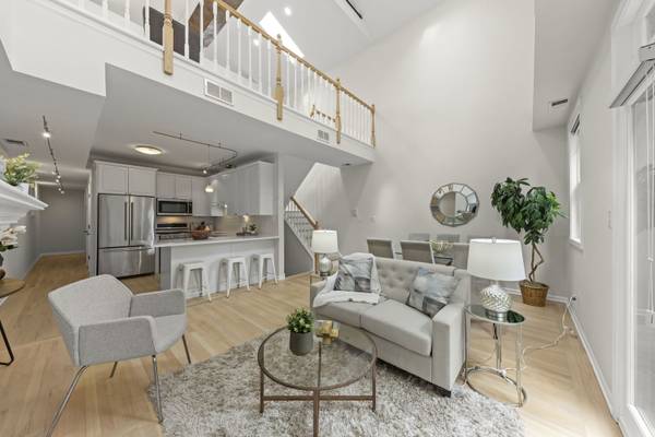 3534 N Reta AVE #3, Chicago, IL 60657