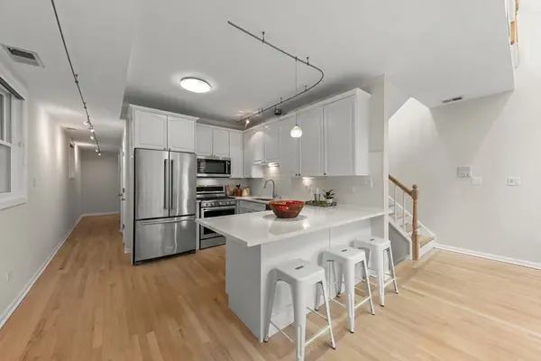 3534 N Reta AVE #3, Chicago, IL 60657