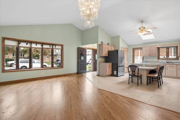 7645 W Rascher AVE, Chicago, IL 60656