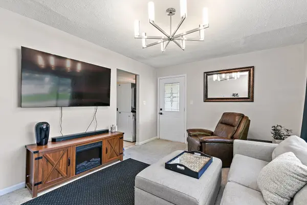 710 W Pheasant TRL, Mchenry, IL 60051