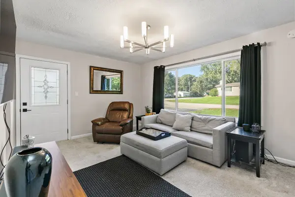 710 W Pheasant TRL, Mchenry, IL 60051