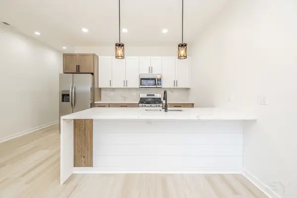 1052 N Central Park AVE, Chicago, IL 60651