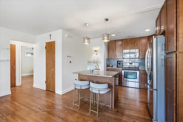 2037 E Touhy AVE, Des Plaines, IL 60018