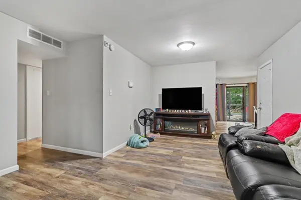 933 Shiloh CT, Joliet, IL 60431