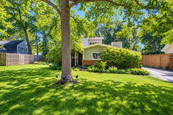305 Dunbar RD, Mundelein, IL 60060