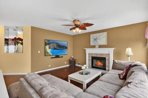 320 Starwood PASS, Lake In The Hills, IL 60156