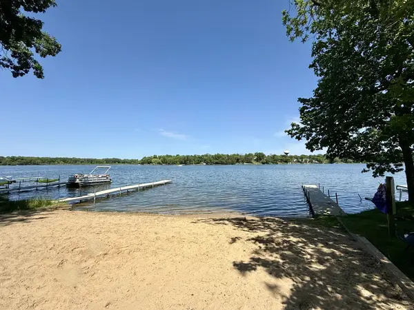 139 N Crooked Lake LN, Lindenhurst, IL 60046