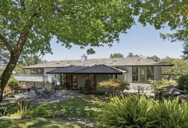 1235 White Oak DR, Santa Rosa, CA 95409