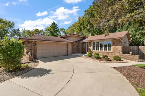 9436 Verbena DR, Munster, IN 46321